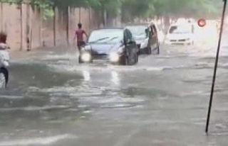 Hindistan’da aşırı yağışların yol açtığı...