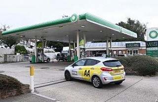 İngiltere’de benzin krizi: Nakliye aracı sürücüleri...