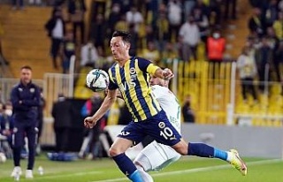 Süper Lig: Fenerbahçe: 1 - GZT Giresunspor: 0 (İlk...