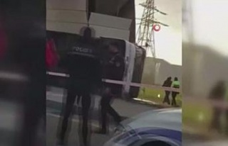 Azerbaycan’da kamyonun çarptığı otobüs devrildi:...