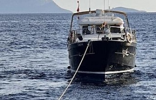 Datça açıklarında sürüklenen tekne kurtarıldı