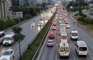 İstanbul’da yağmur sonrası trafik mesaisi başladı,...