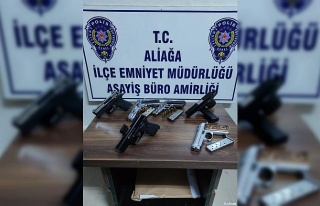 İzmir’de silah kaçakçılarına pazarlık esnasında...