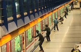 Prag metrosuna sprey boyalı saldırı