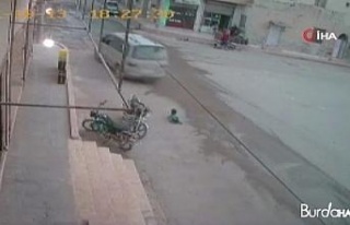 Suriye’de üzerinden araç geçen çocuk ölümden...