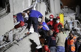 Depremde 30 kişinin hayatını kaybettiği binada,...