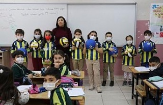 Fenerbahçe’ye mektup yollayan öğrencilere Başkan...