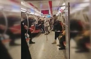 Kadıköy metrosunda kadın yolcuyu bıçakla tehdit...