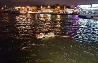 Kadıköy’de batan tekneyi Kıyı Emniyeti kurtardı