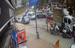 Kadıköy’de kadın sürücü fren yerine gaza bastı,...