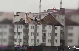 Sultangazi’de şiddetli lodos çatıyı uçurdu