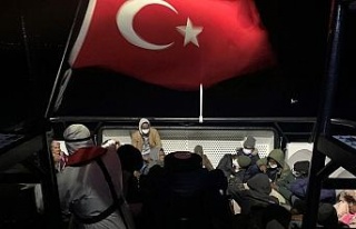 Türk kara sularına geri itilen 274 düzensiz göçmen...