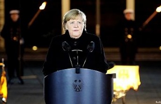 Başbakanlığı devredecek olan Merkel’e Alman...