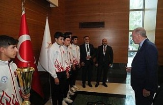 Cumhurbaşkanı Erdoğan, Bitlisli şampiyon sporcularla...