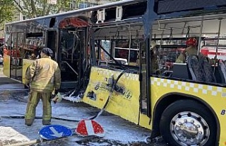 Fatih’te tramvay ile İETT otobüsü çarpıştı:...