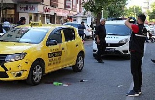 Taksi sahibinin oğlu, şoförü kafasından vurdu
