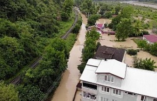 AFAD, sular altında kalan mahallede vatandaşları...