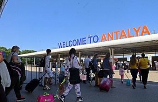 Antalya Havalimanından rekor: Bir günde bin 3 uçak...