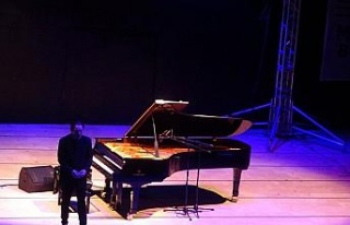 Dünyaca ünlü piyanist binlerce kişiye konser verdi