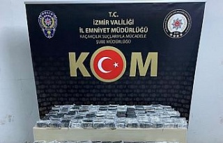 İzmir’de 990 gümrük kaçağı cep telefonu ele...