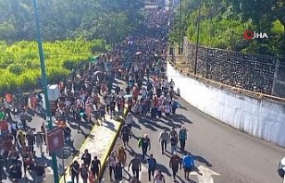 Meksika’da 4 bin kişilik göçmen kafilesi yola...