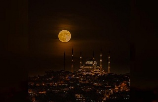 Süper Ay’ın Çamlıca Camii ile buluşması görsel...