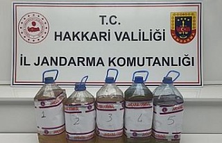 Yüksekova’da 25 litre asit anhidrit maddesi ele...