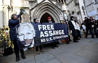 Assange ile görüşen ABD’li gazeteci ve avukatlar...