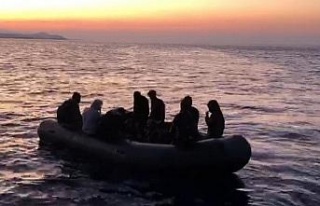 Çanakkale açıklarında 13 düzensiz göçmen kurtarıldı
