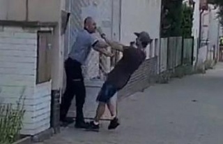 Çekya’da karakolun ziline basan kişi polis tarafından...