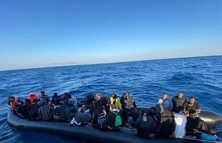 İzmir açıklarında 69 göçmen kurtarıldı, 21...