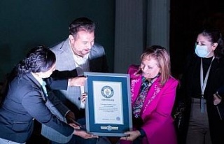 Meksika’da 3 bin 932 metrelik halı Guinness Rekorlar...