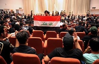 Mukteda Sadr’dan, Irak meclisinin feshedilmesi ve...