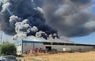 Torbalı’da yatak fabrikasında yangın