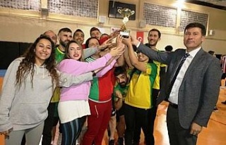 Cizre’de 32 takımın yarıştığı voleybol turnuvası...