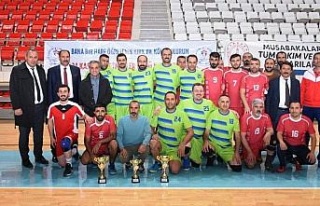 Erzincan’da öğretmenler arası voleybol turnuvası...