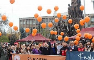 Uşak’ta turuncu balonlar kadınlar için bırakıldı