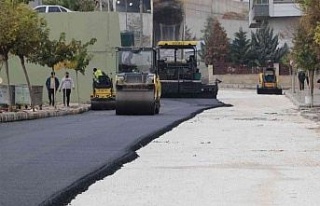 Karaköprü’de asfalt yol yenileme seferberliği...