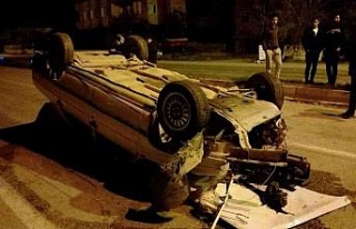 Adana’da takla atan aracın sürücüsü yaralandı