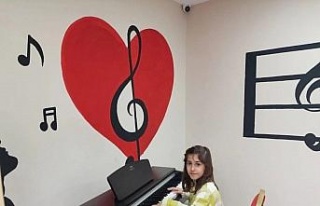 Çocuklar müzik kursunda