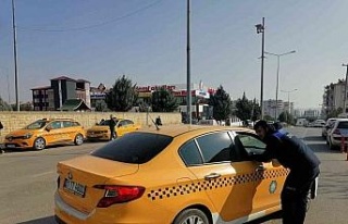 Ergani ilçesinde zabıta ekiplerinden korsan taksi...