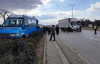 Ankara’da kamyon ile minibüs çarpıştı: 7 yaralı