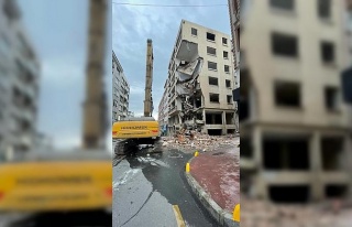Fatih’te bina yıkımında tedbir almayan müteahhitte...