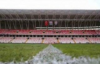 Sivasspor - Beşiktaş maçı öncesi zeminin son...