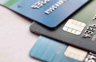 Müşteri kredi kartlarını kullanan kurye ve işbirlikçisi...