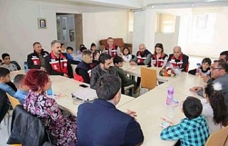 Tunceli’de öğrenciler MEB-AKUB ekibiyle bir araya...