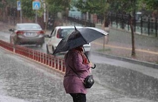 Aniden bastıran yağmura vatandaşlar hazırlıksız...
