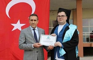 Balıkesir Üniversitesi yılın ilk mezunlarını...