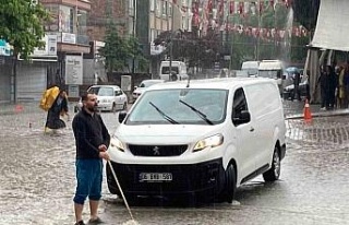 Başkent’te sağanak yağış: Yenişehir Pazarı...