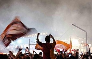 Galatasaray’ın şampiyonluğu Taksim’de coşkuyla...